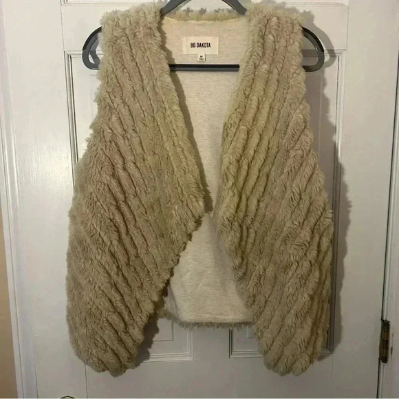 BB Dakota Jackets & Blazers - BB Dakota Faux Fur Fashion Vest